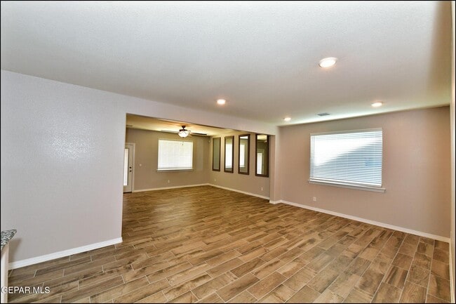 Building Photo - 10716 Drew Pearson Dr