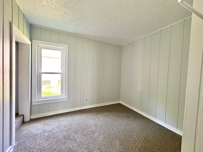 Building Photo - Four Bedroom Home in Northeast Grand Rapids