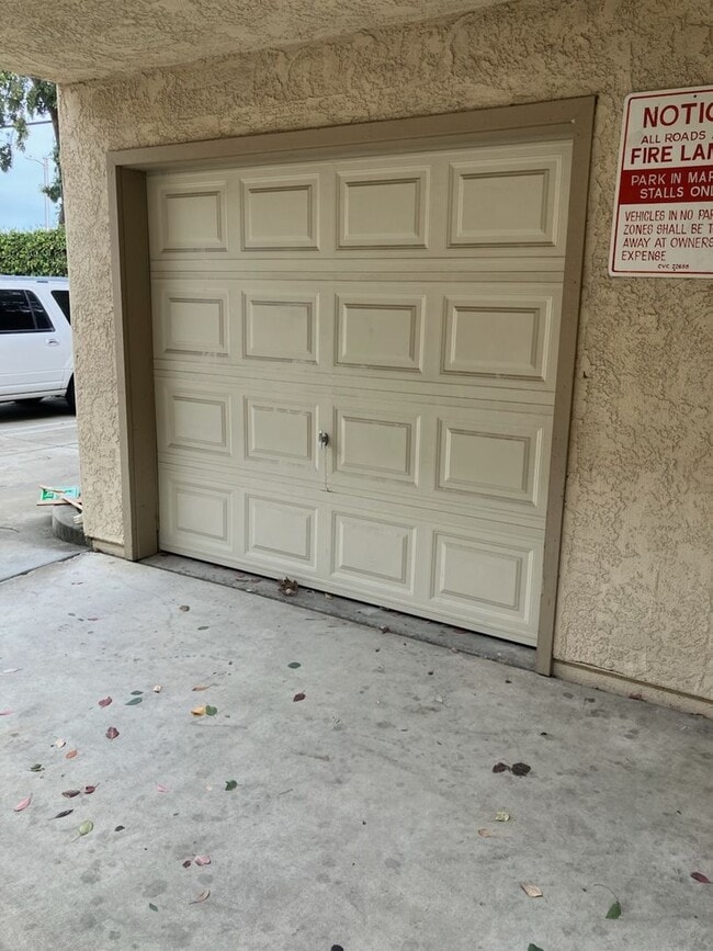 Building Photo - Two bedroom condo