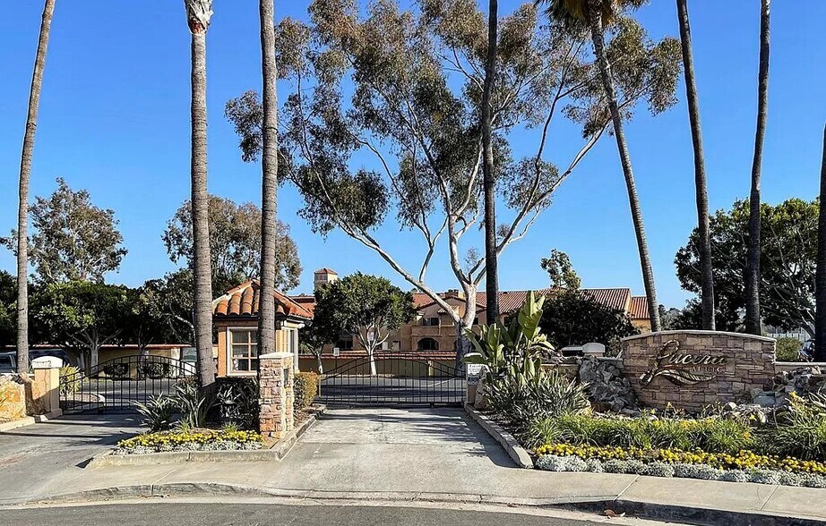 Building Photo - 7190 Shoreline Dr