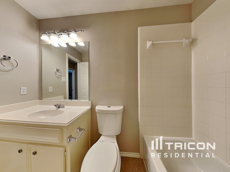 Building Photo - 12723 Whistling Springs Dr