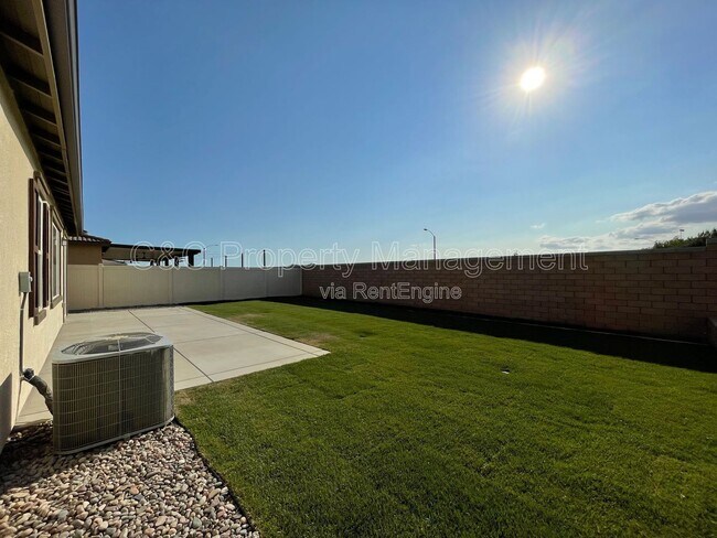 Building Photo - 25803 Sedona Ln
