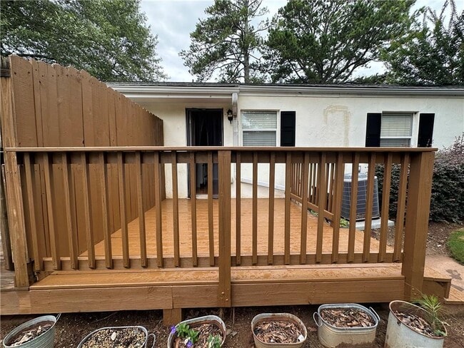 Building Photo - 1511 Stone Gate Ln SE