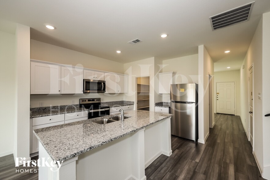 Building Photo - 1822 Sandlin Dr