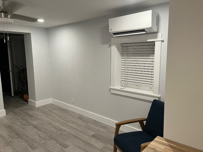 Building Photo - 2113 Bennett Ave