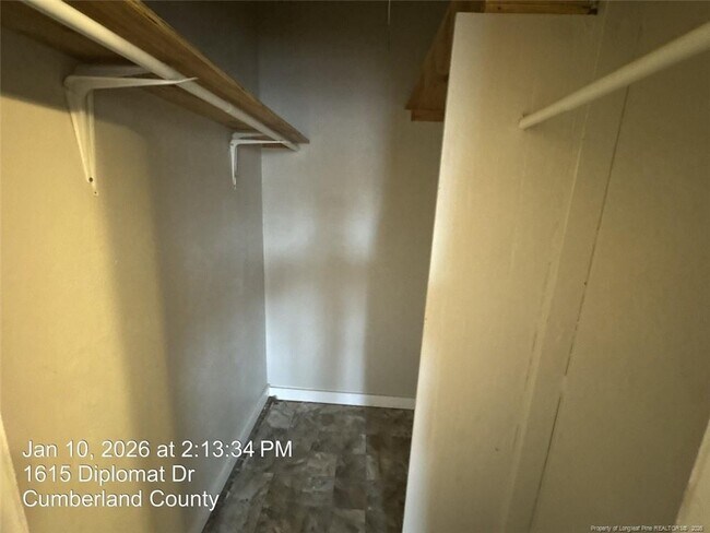 Building Photo - 1615 Diplomat Dr