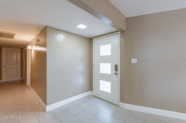 Building Photo - 1320 E Orchid Ln