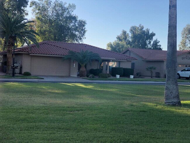 Building Photo - Amazing Golf Course Views in Leisure World a 45+ Active Adult Resort Community.  Available June t...