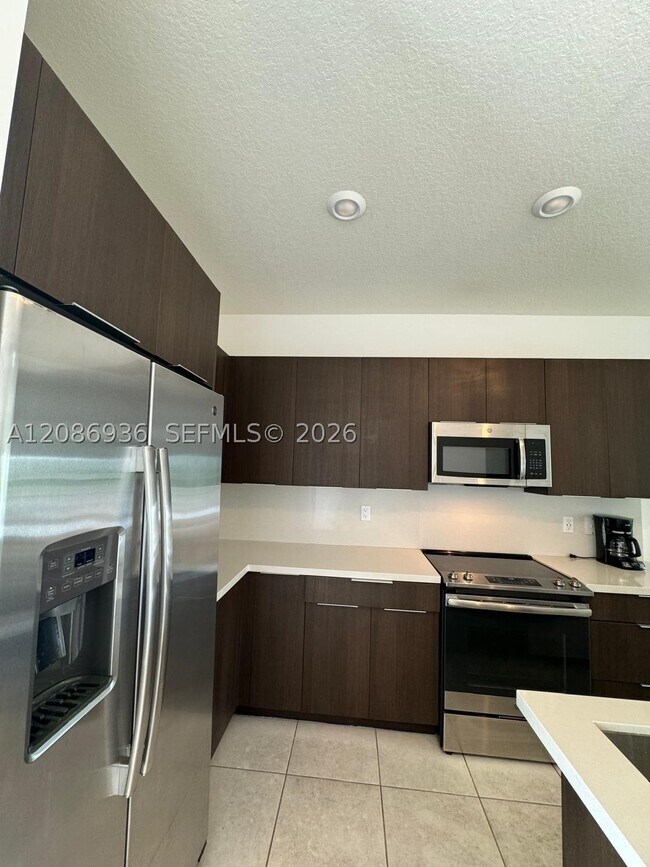 Building Photo - 4725 NW 85th Ave