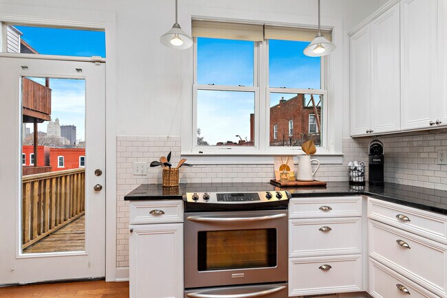 Building Photo - 526 Troost Ave