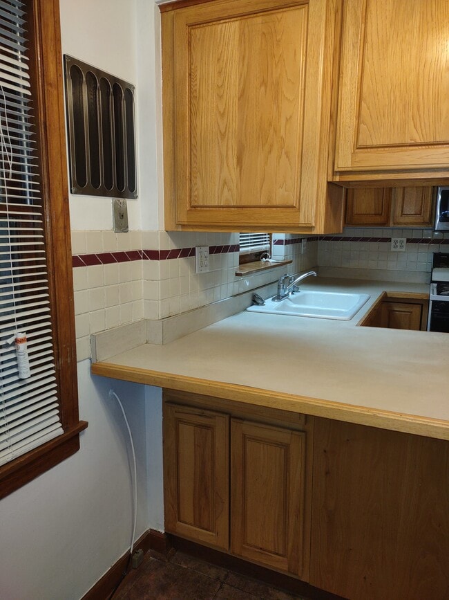 Building Photo - 5056 Jarvis Ave