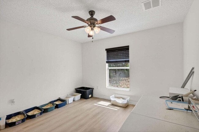Building Photo - 1574 SW Fresno Rd