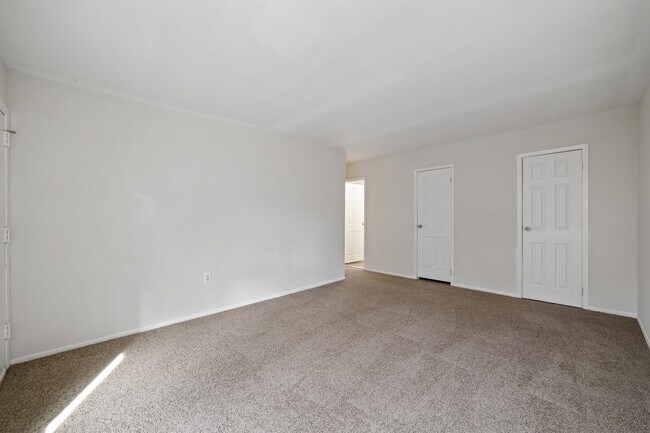 Building Photo - 706 Timber Creek Rd