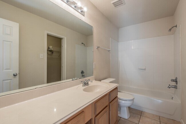 Building Photo - 20931 Gastonbury Ln