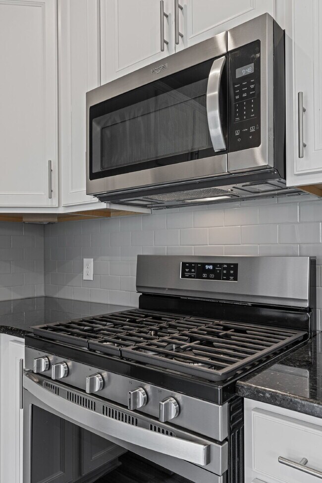 Building Photo - "3-Bed Townhouse Retreat on Elders Story R...