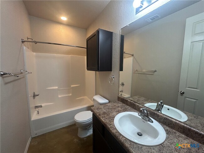 Building Photo - 208 Anne Louise Dr