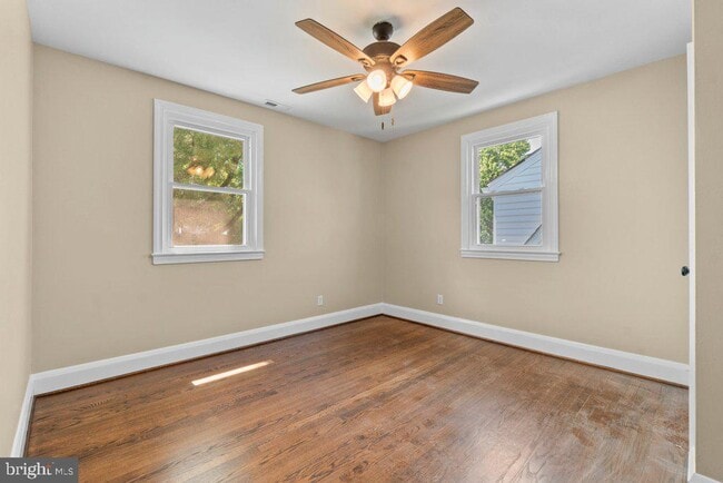 Building Photo - 3027 Lavender Ave