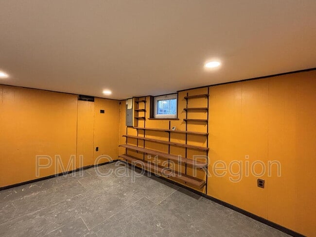 Building Photo - 8710 Maywood Ave