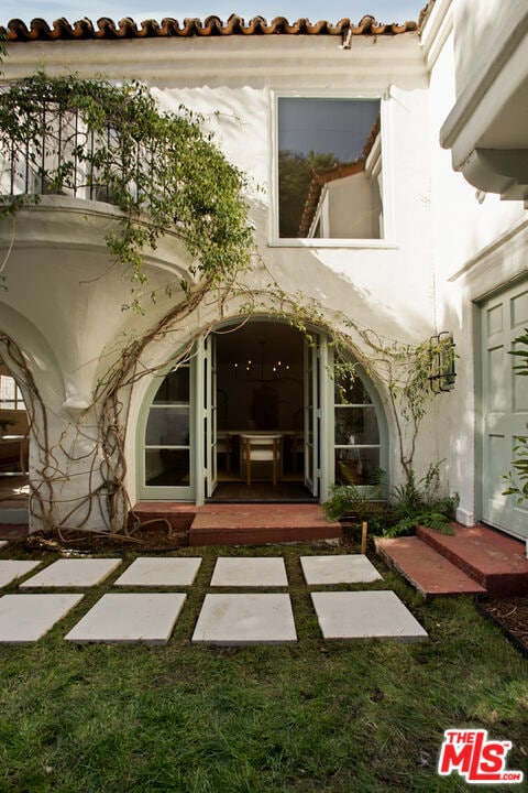 Building Photo - 1518 N Beverly Dr