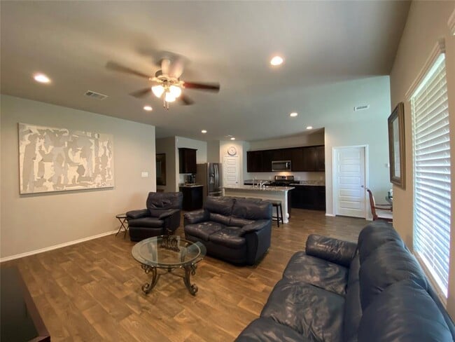 Building Photo - 3935 Country Club Dr