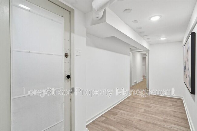 Building Photo - 2338 NW Hoyt St