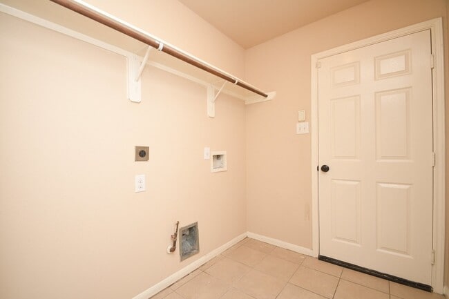 Building Photo - 10015 Bitternut Hickory Ln