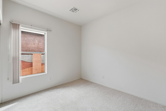 Building Photo - 10252 E Wasp Spring Dr