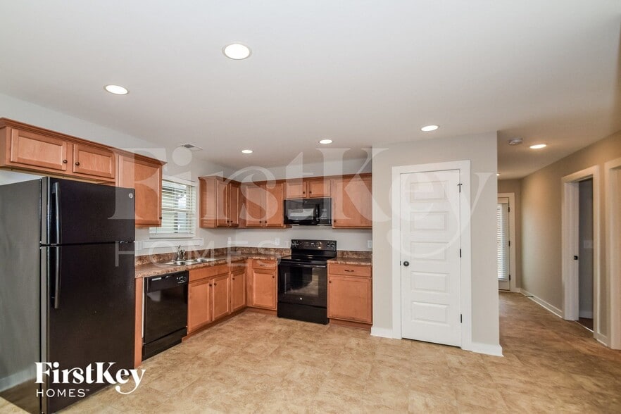 Building Photo - 155 Deer Creek Dr