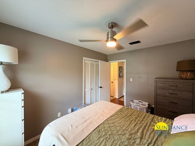 Building Photo - 541 E Timberlake Dr