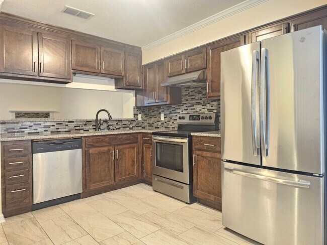 Building Photo - 546 Hollomon Dr