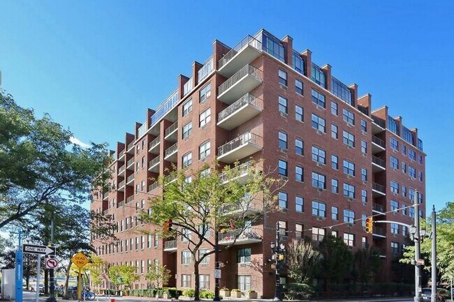 Building Photo - 1 Greene St