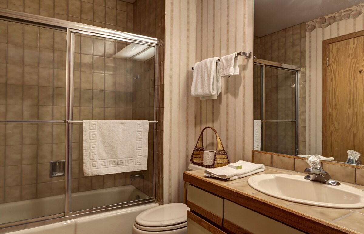 Building Photo - 22804 US Highway 6