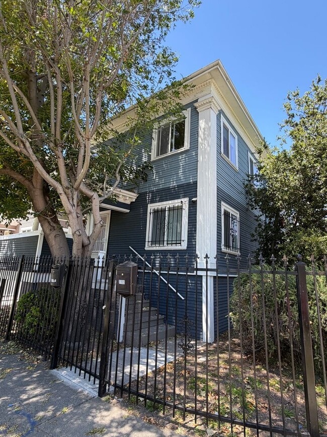 Building Photo - Duplex