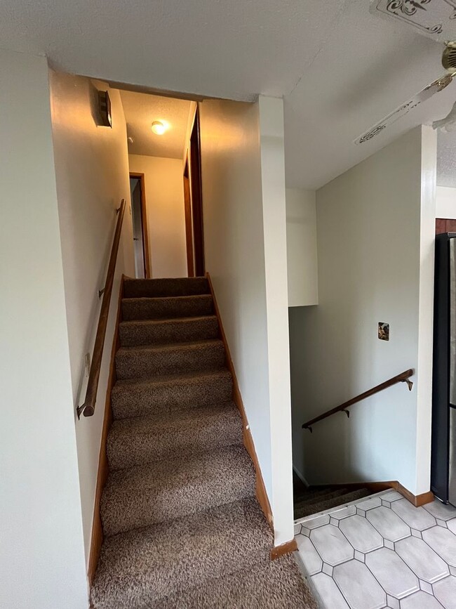 Building Photo - Country Feel