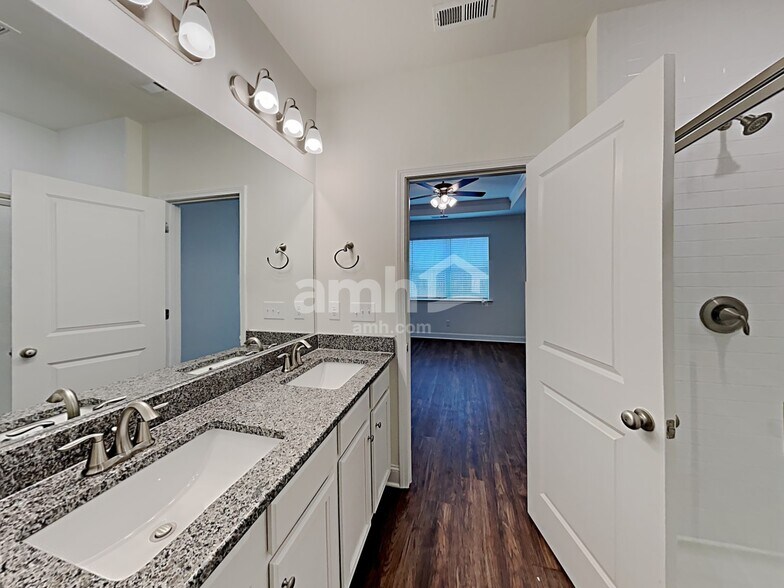 Building Photo - 7053 Creeksong Dr