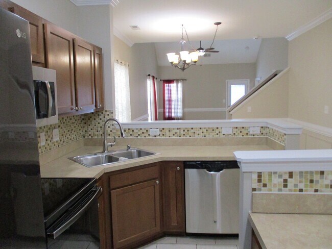 Building Photo - 3 Bedroom Townhouse with a Loft Area and a...