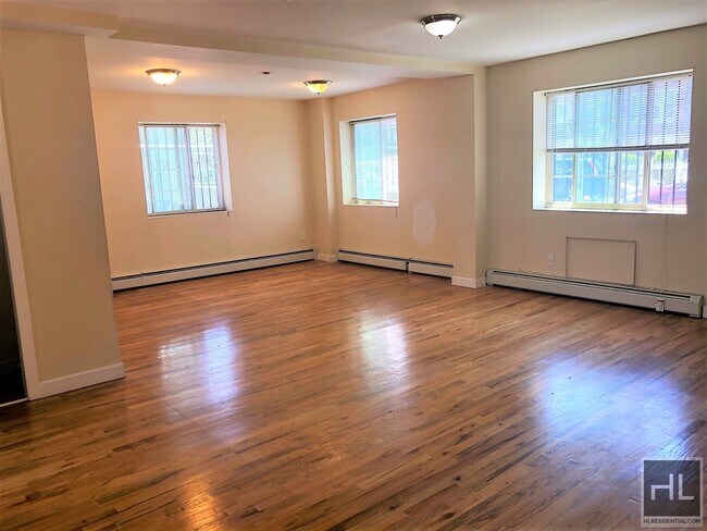 Building Photo - 869 E 95th St