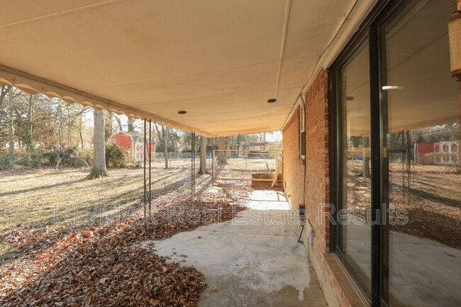 Building Photo - 2842 N Loxley Ave