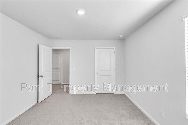 Building Photo - 512 Turpentine Trl