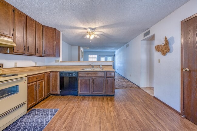 Building Photo - 120 Lower Terrace Dr