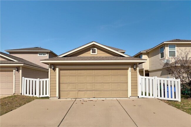 Building Photo - 930 Alamo Plaza Dr