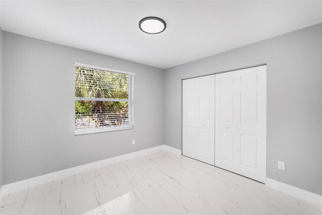 Building Photo - 15580 SW 49th Ct