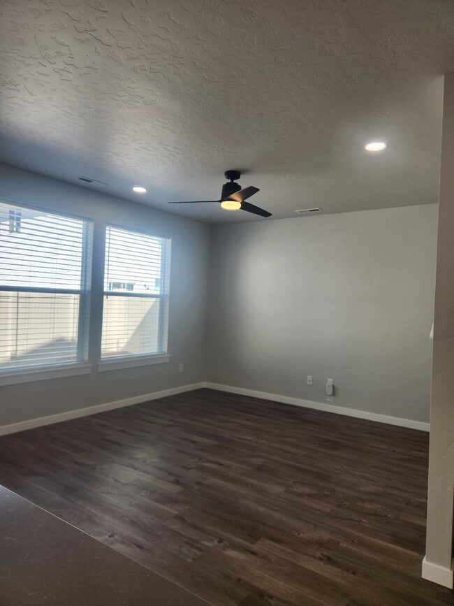 Building Photo - 1967 S Saltbrush Wy