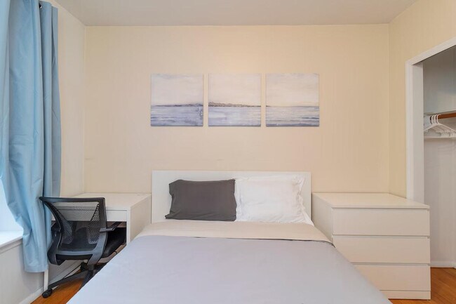 Building Photo - 331 E 92nd St