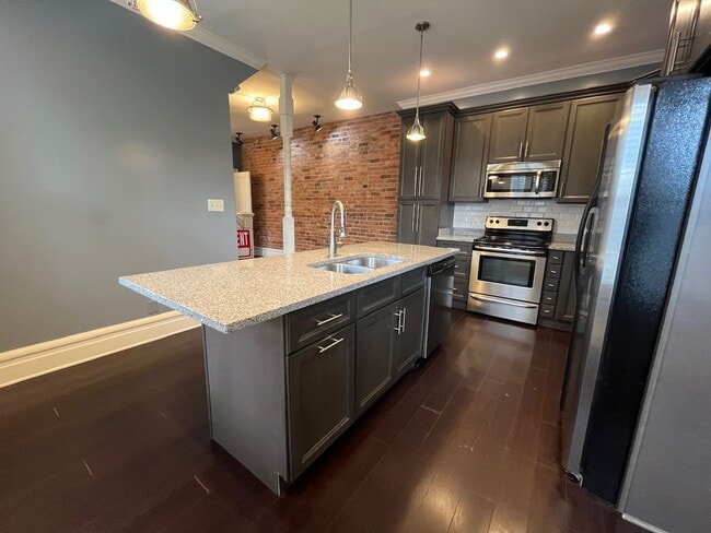 Building Photo - 991-993 Bryden Road