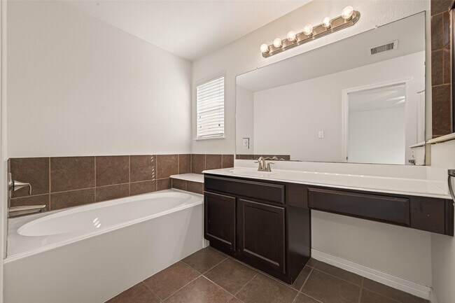 Building Photo - 8908 Clovermist Dr