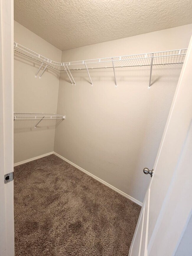 Building Photo - Amazing 3 bedroom on Westside! Coors/Ladera. Close to Petroglyphs, I-40.