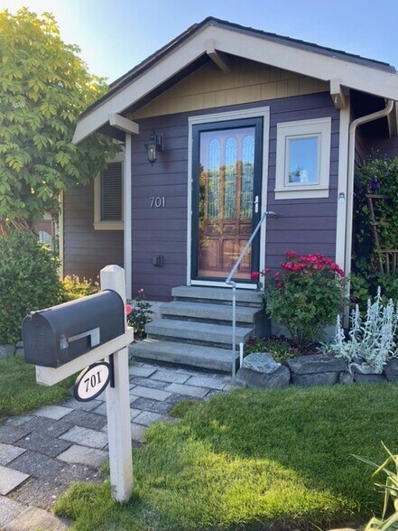 Building Photo - 701 S 59th St