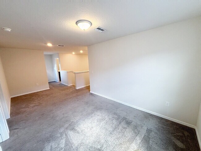 Building Photo - 30561 Gilbern Rd