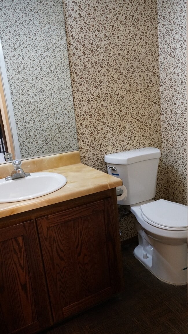 Building Photo - Charming 2 bed, 2.5 ba, 1250 sq. ft. duple...